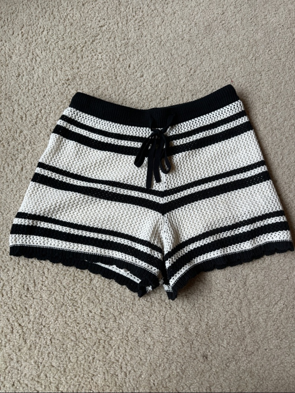 Universal Thread Black and White Striped Knit High-Waist Shorts small